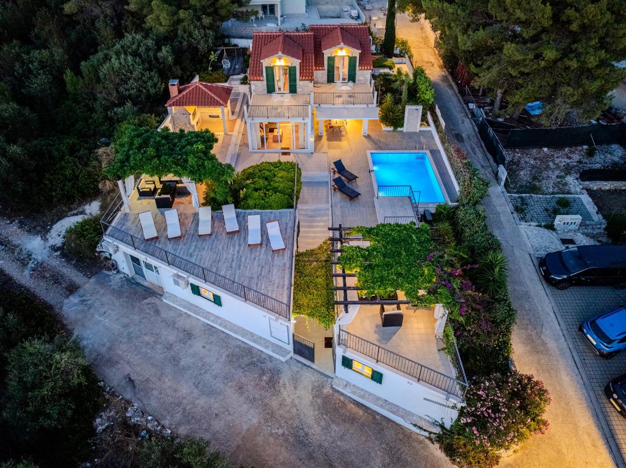 Villa Julia With Heated Pool, Ideal For Large Groups ميلنا المظهر الخارجي الصورة