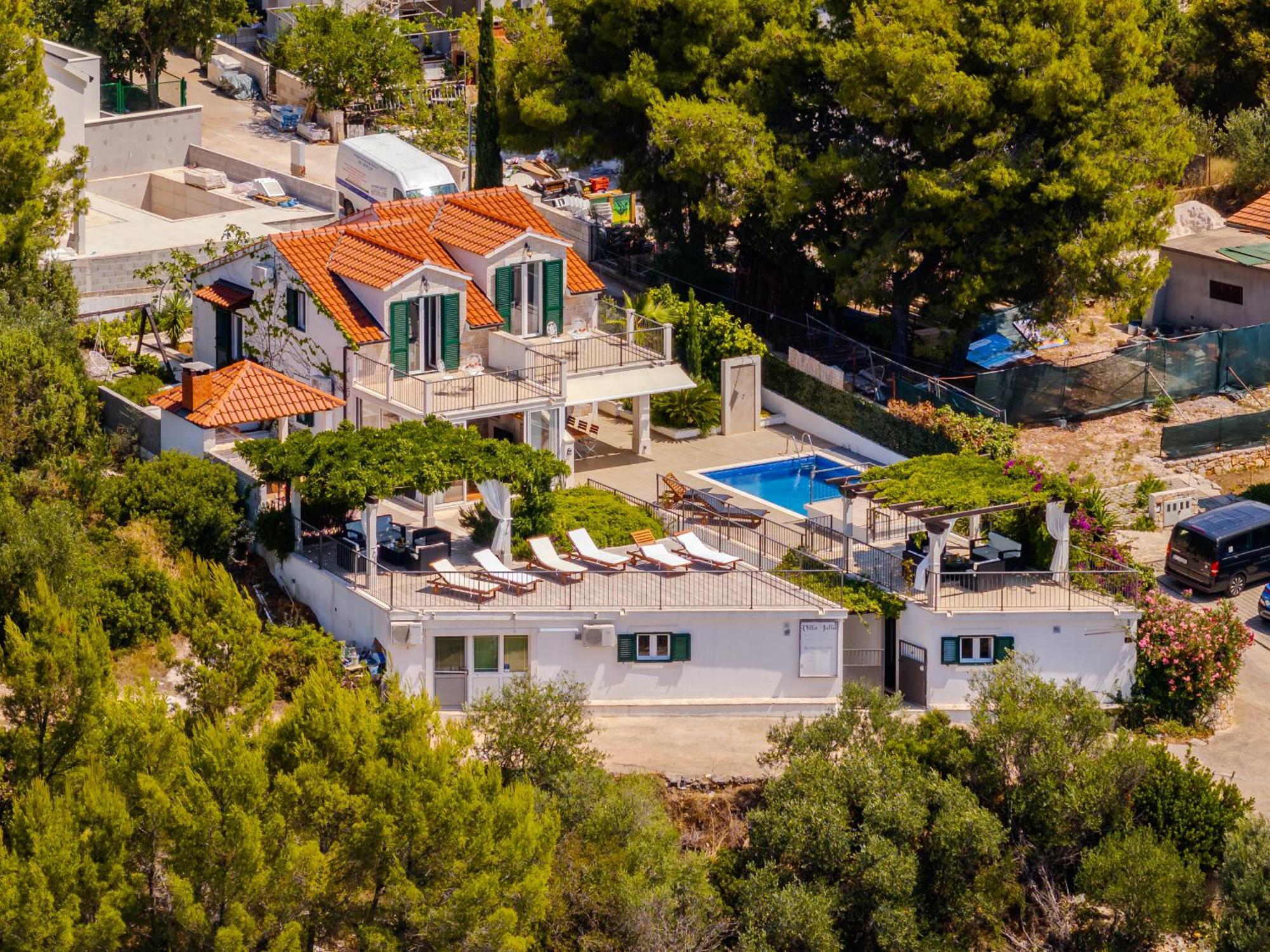 Villa Julia With Heated Pool, Ideal For Large Groups ميلنا المظهر الخارجي الصورة