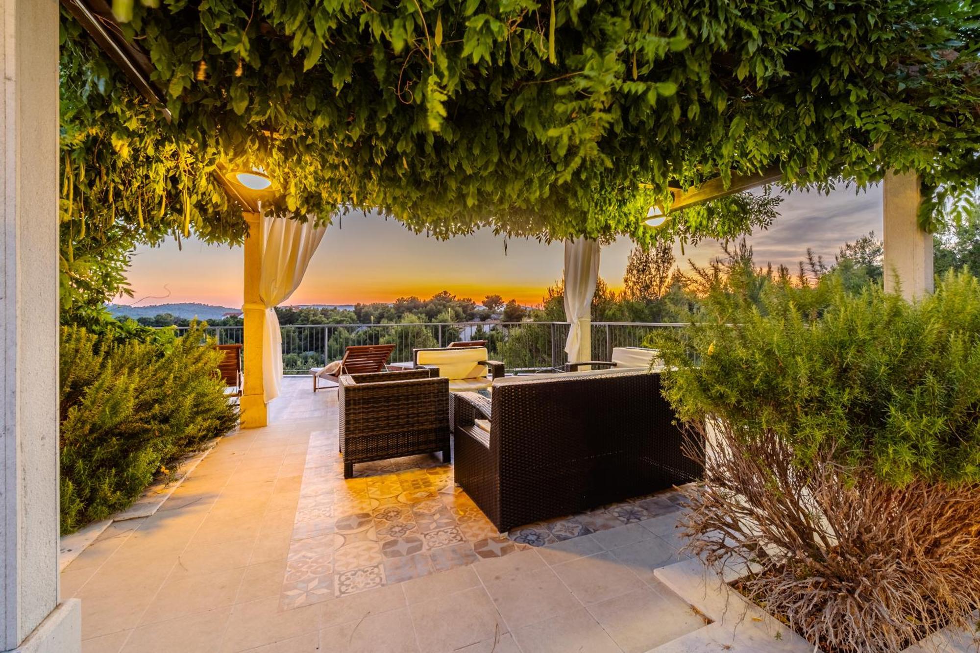 Villa Julia With Heated Pool, Ideal For Large Groups ميلنا المظهر الخارجي الصورة