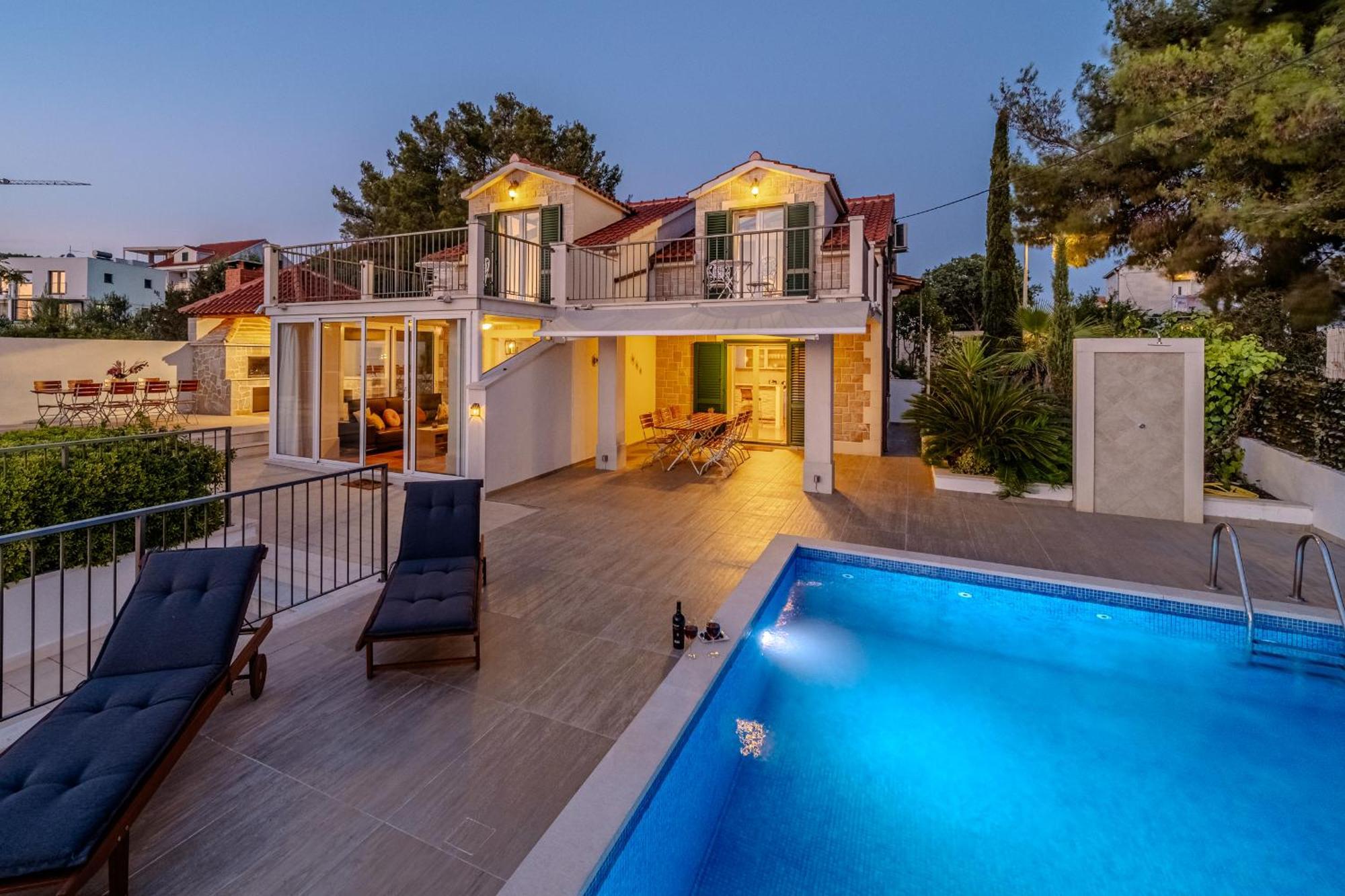 Villa Julia With Heated Pool, Ideal For Large Groups ميلنا المظهر الخارجي الصورة