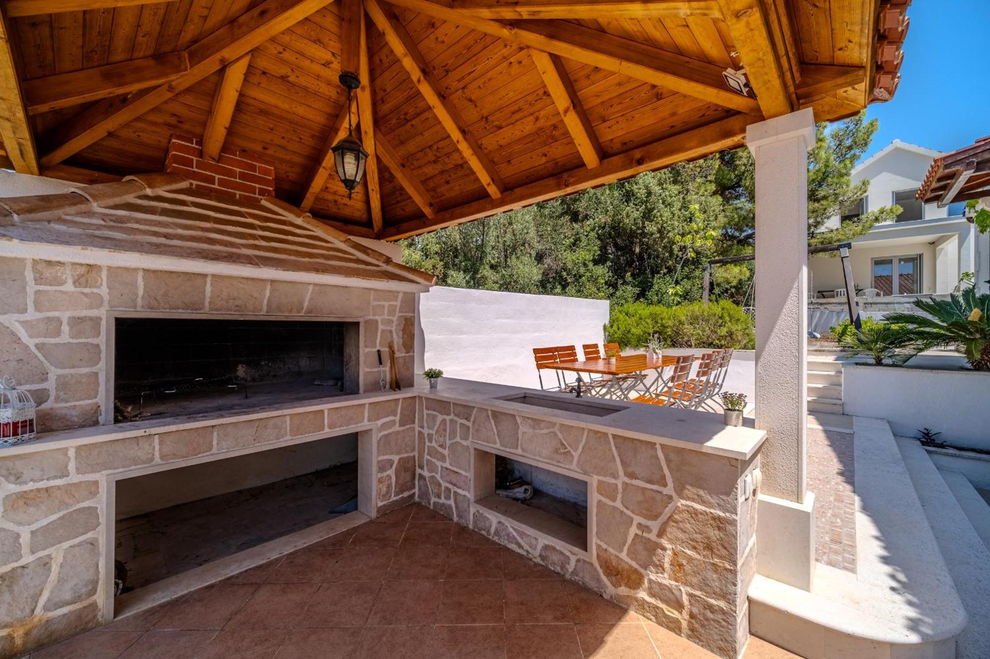 Villa Julia With Heated Pool, Ideal For Large Groups ميلنا المظهر الخارجي الصورة
