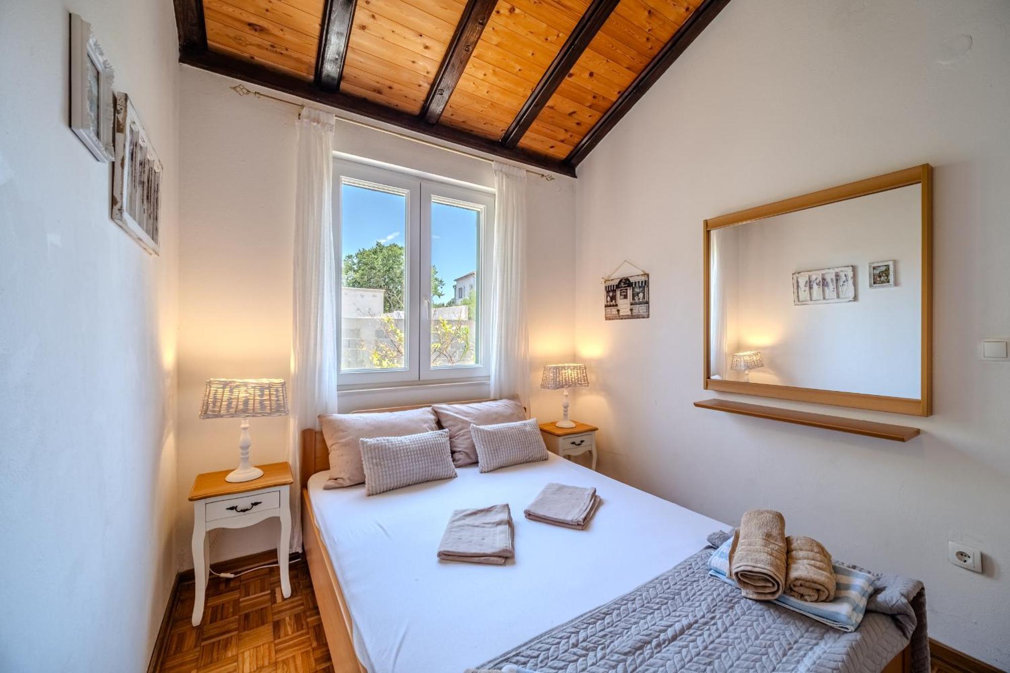 Villa Julia With Heated Pool, Ideal For Large Groups ميلنا المظهر الخارجي الصورة