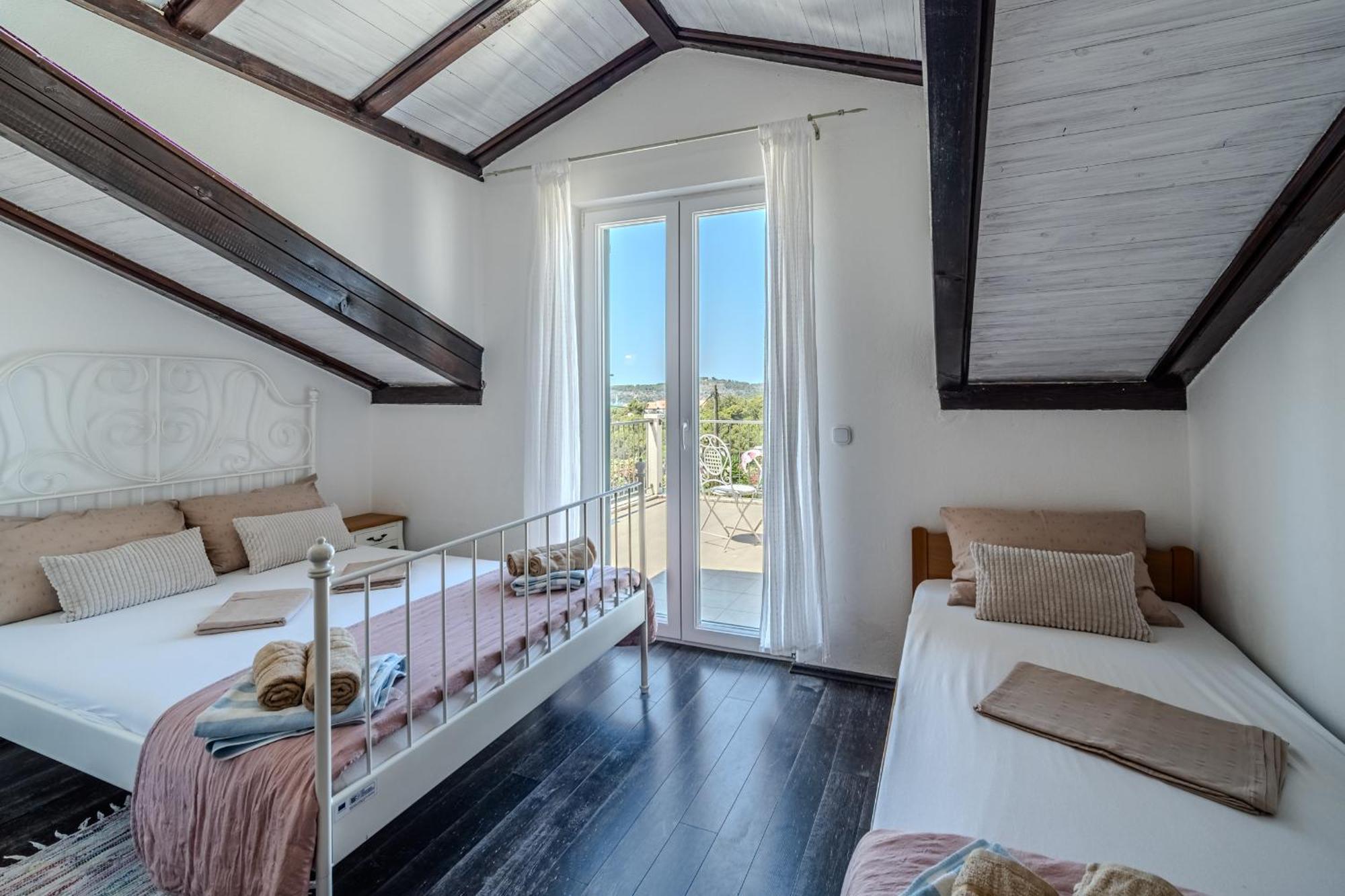Villa Julia With Heated Pool, Ideal For Large Groups ميلنا المظهر الخارجي الصورة